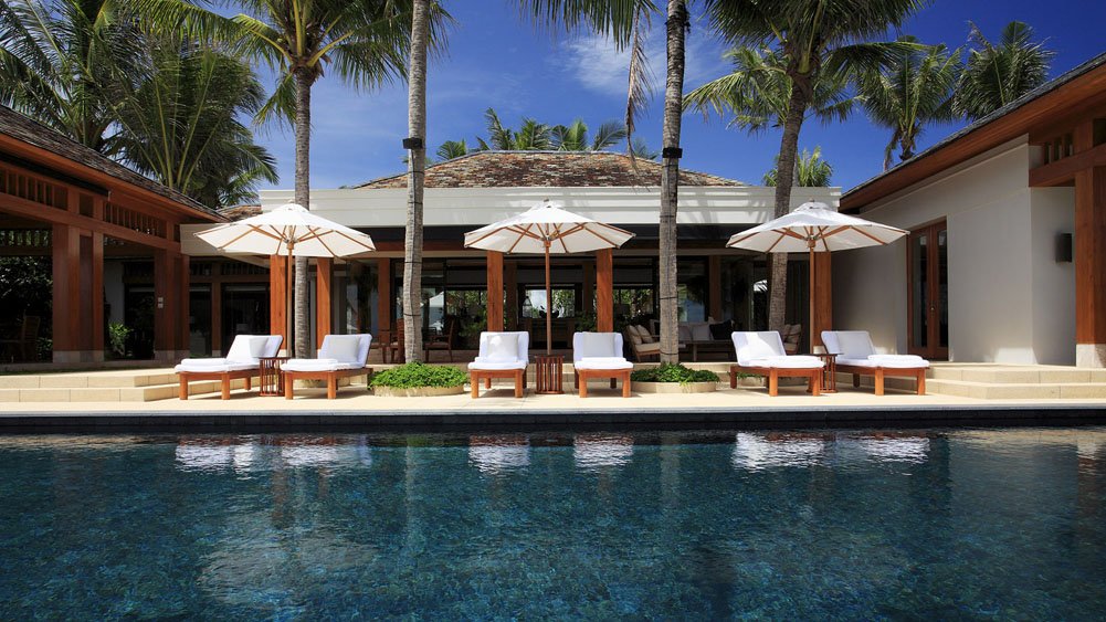 Villa Nandana - Pool and the sun loungers